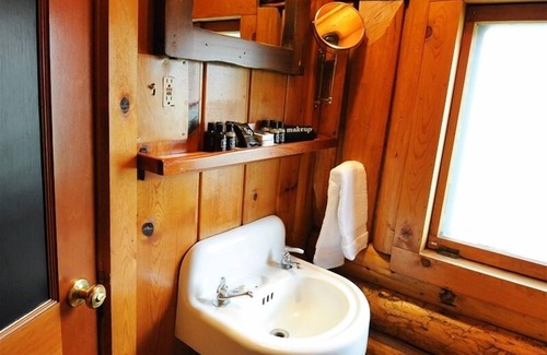 Lazy Acres Cabin | Glen's Cabin - Roam Property Management