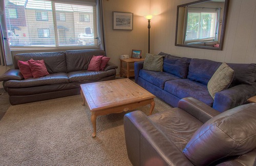Lake Forest Condo | Glen Sully - Beach, Pool, Tennis, Basketball, Pet Friendly, Wow! (TCC0677)