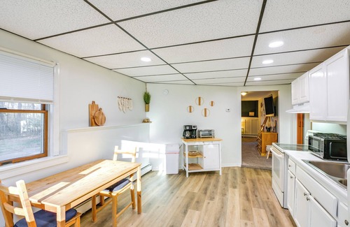 Glenburn Apartment | Glenburn Studio ~ 5 Mi to Treworgy Family Orchards