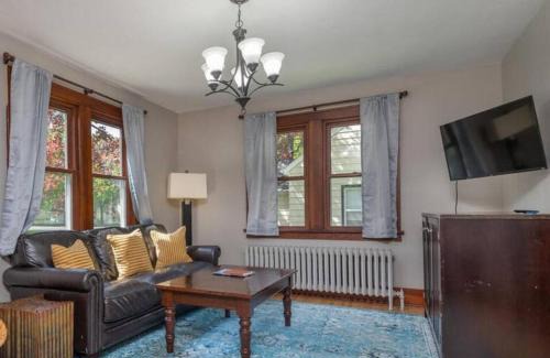 Glencoe House | Glencoe-freshly remodeled-pets ok-4 bedrooms-grill