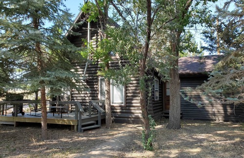 Glendo Cabin | Glendo Log Home Close to Lake