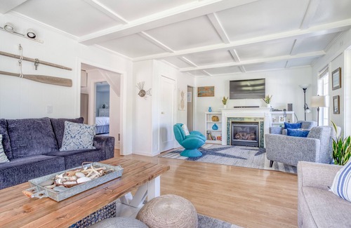 Gleneden Beach House | Gleneden Beach Home with Fire Pit, Grill, and Large Fenced Yard