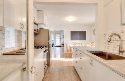 Gleneden Beach House | Gleneden Beach Home with Fire Pit, Grill, and Large Fenced Yard