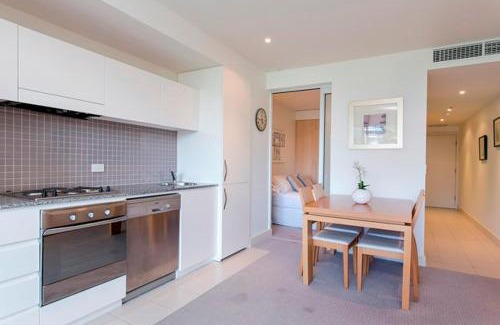 Glenelg Apartment | Glenelg Holiday Apartments-Pier Direct Beach Front Free Parking
