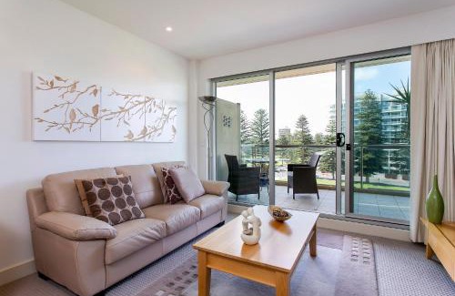 Glenelg Apartment | Glenelg Holiday Apartments-Pier Direct Beach Front Free Parking