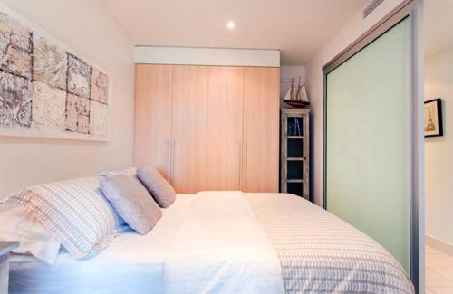 Glenelg Apartment | Glenelg Holiday Apartments-Pier Direct Beach Front Free Parking