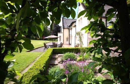 Aberargie Cottage | GLENFARG HOUSE, family friendly, with a garden in Glenfarg