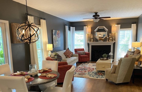 Kennesaw House | Glenlake Getaway - 2 King Beds and 2 Queen Beds