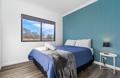 Forest Reefs House | Glenowrie Cottage - 2 Queen Beds - Near Cadia