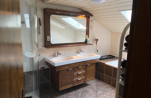 Stall Apartment | Gletscherblick Appartement Voor 8 /10 Personen met Eigen Ingang en Balkon !