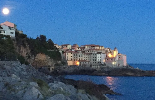 Tellaro Apartment | Glicine, unique location, independent apartment on the first floor of a villa