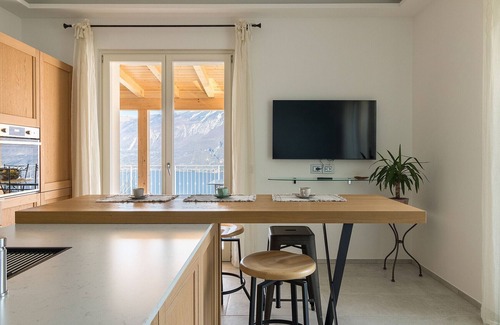 Tignale Apartment | Glicine: with amazing lake view and Garden
