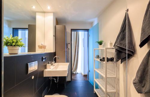 Innenstadt - Sankt Ulrich-Dom Apartment | Global Living - Design Apartment I Rathausplatz I Kitchen I Augsburg
