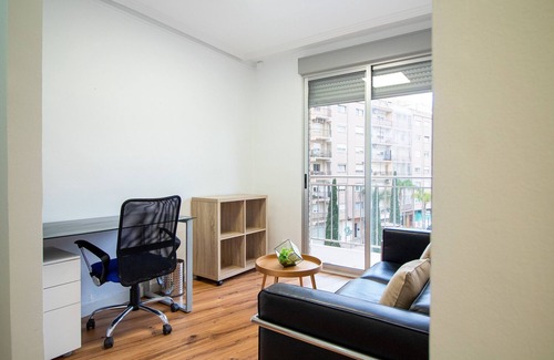 Port de Sagunt Apartment | Global Properties: Centrally located 4-bedroom property