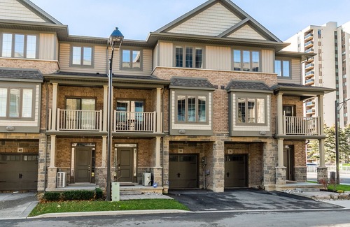 Stoney Creek House | GLOBALSTAY . 3BR 2.5BA Townhome 1 min to the Beach. BBQ.Parking