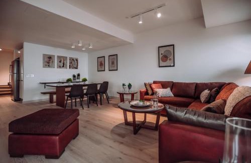 Kfardebian Apartment | Gloom 3-BR Apt in Tilal Faqra
