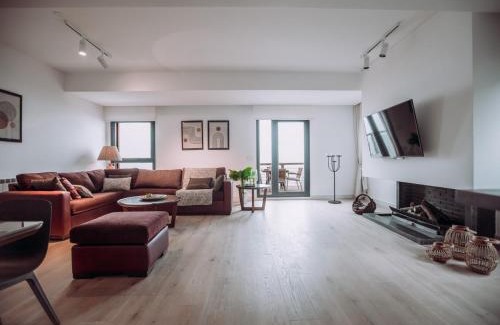 Kfardebian Apartment | Gloom 3-BR Apt in Tilal Faqra
