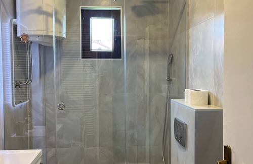 Novi Beograd Apartment | Gloria 1 cozy apartment with AC and WiFi in enjoyable Beograd