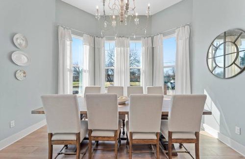 Brazos House | Gloria Estate- 2 blocks to Silos