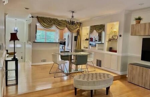 Reston Apartment | Glorious | 3 bedroom | Convenient | DC