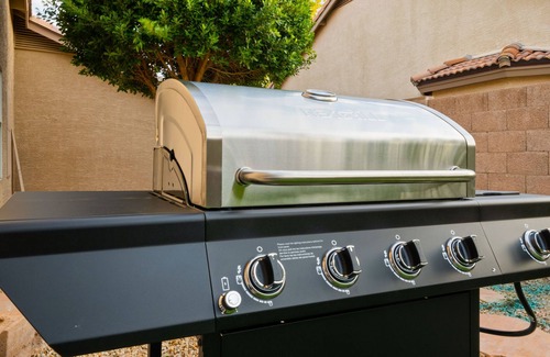 Deer Valley House | Glorious Glendale, Heated Pool, Pool Table, BBQ!