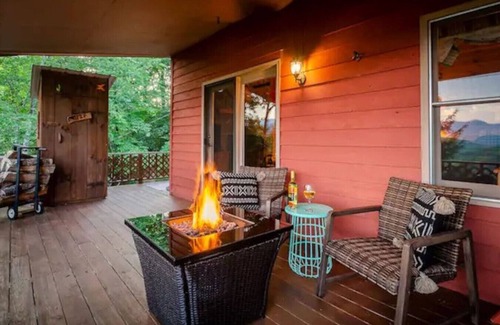 Franklin House | Glorious Mountain View! - Still's Hill