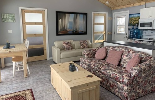 Consecon Cottage | Glorious Sunsets-Wellers Bay Prince Edward County Family friendly-Water Front!