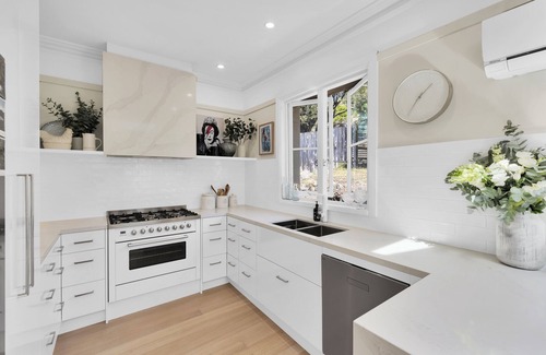 West Hobart House | Glorious Views - Beautiful 1925 Heritage House