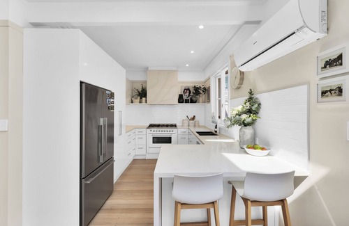 West Hobart House | Glorious Views - Beautiful 1925 Heritage House