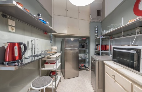Glyfada Apartment | Glyfada Central Walk to Shops, Near Beach