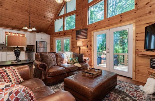 Deep Gap Cabin | Gnome Away From Home*FP*BBQ Grill*Hiking*Pets OK