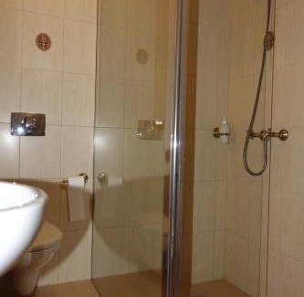 Ropa Resort | Gościniec Dworski w Ropie - Pokoje gościnne
