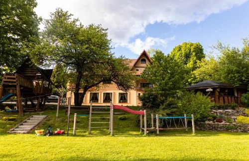 Ustrzyki Dolne House | Gościniec Pod Małym Królem