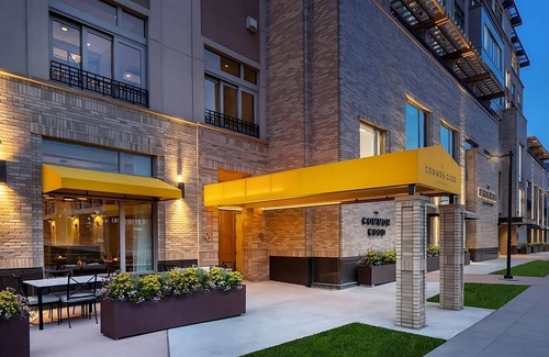 Fitzsimons Hotel | Go Hiking @ Flagstaff Mountain w/Impeccable Room Service, Near Aurora Top Spots