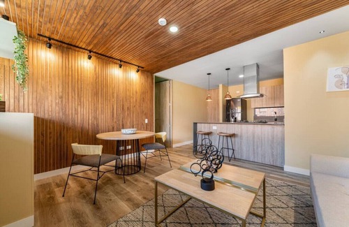 La Aguacatala Apartment | Go Living 806 · Luxurious Apt near Milla de Oro-Fast Wi-Fi and AC