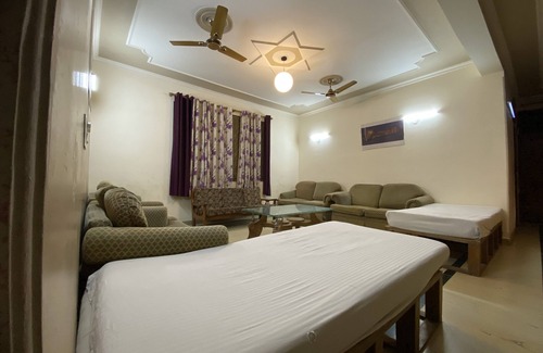 South West House | GoBravo 3Bhk for Parties Near Airport & Cyber City Gurgaon - Pet Friendly