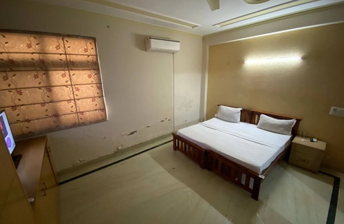 South West Apartment | GoBravo-3BHK Near Airport & Cyber Hub