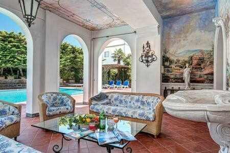 Colli di Fontanelle Apartment | GOCCE VILLAS - The Palace Villa Escondida