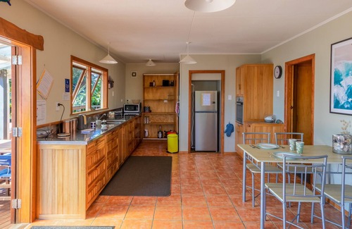 Pakawau House | Godwit Cottage - Pākawau Beachfront Holiday Home