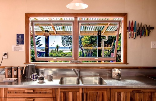 Pakawau House | Godwit Cottage - Pākawau Beachfront Holiday Home