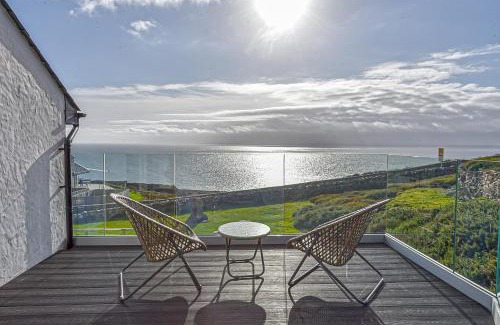 Holyhead House | Goferydd, South Stack, Anglesey, 4 bed luxury home, hot tub, dog friendly