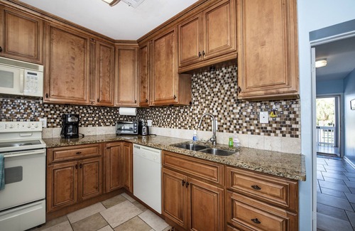 Panacea Condo | Going Coastal in Panacea, Wraparound Balcony, Bay & Marina View, Pool, NO BOATS