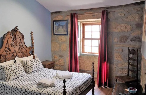 Armamar Cabin | Gojim Casa Rural - Standard Double Room with Private Bathroom 1