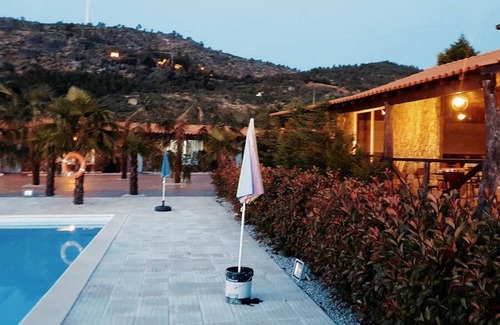 Armamar Cabin | Gojim Casa Rural - Standard Double Room with Private Bathroom 1
