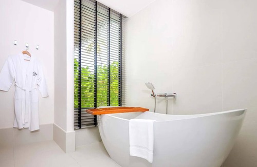 Farukolhufushi Island Hotel | Gold Beach Villa, 2 Twin Bed, Direct Beach Access, Hard Rock Maldives