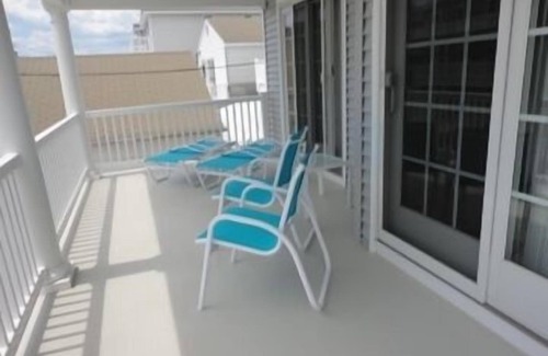 Gold Coast Condo | Gold Coast, 6 Houses to the Beach