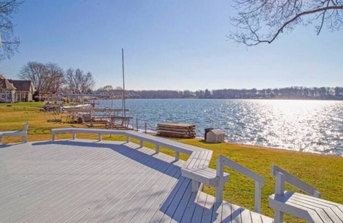 Edwardsburg Cottage | Gold Coast Cottage: Cute Lake Home, INCLUDED Pontoon, near Notre Dame