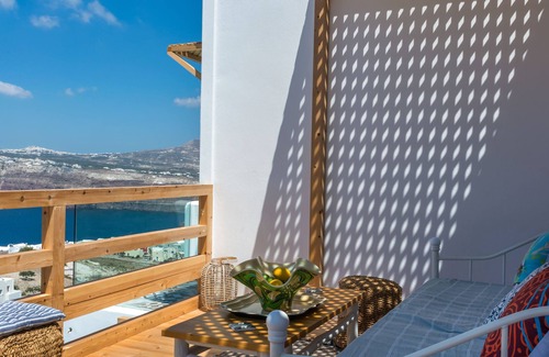 Akrotiri Villa | Gold Suite | Private Hot Tub & Panoramic Caldera View