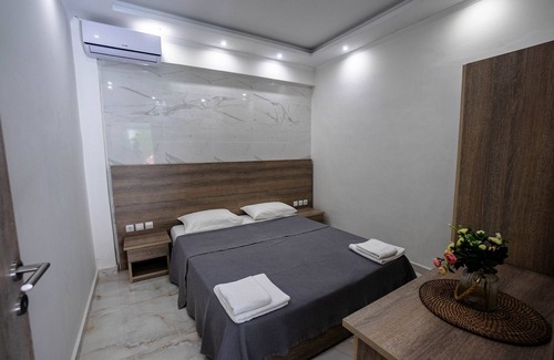 Alykes Apartment | Golden Dolphin Studios - 2 Bedroom House on the beach