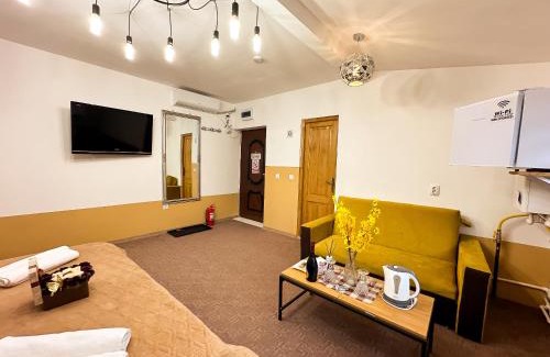 Craiova Apartment | Golden Escape - Charming Studio in Prime Location